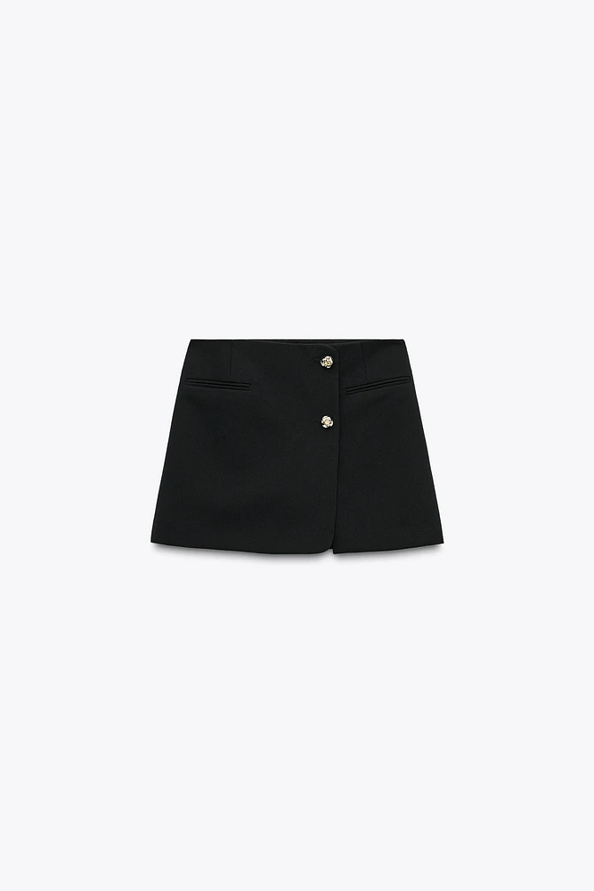 RAISED BUTTON SKORT