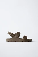 SANDALES DE BAIN