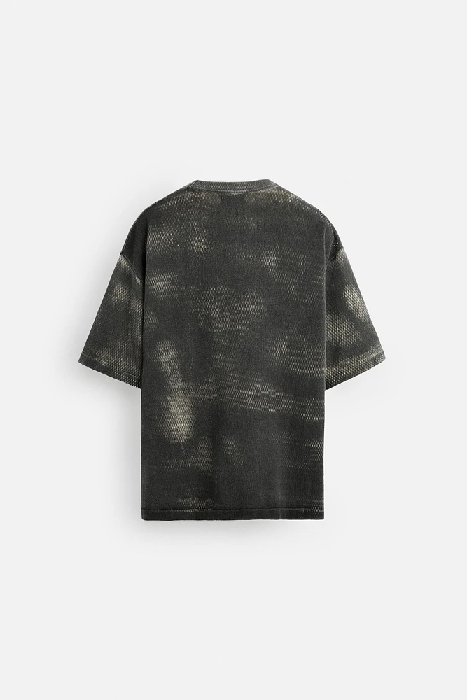 T-SHIRT EN MAILLE À IMPRIMÉ DÉLAVÉ