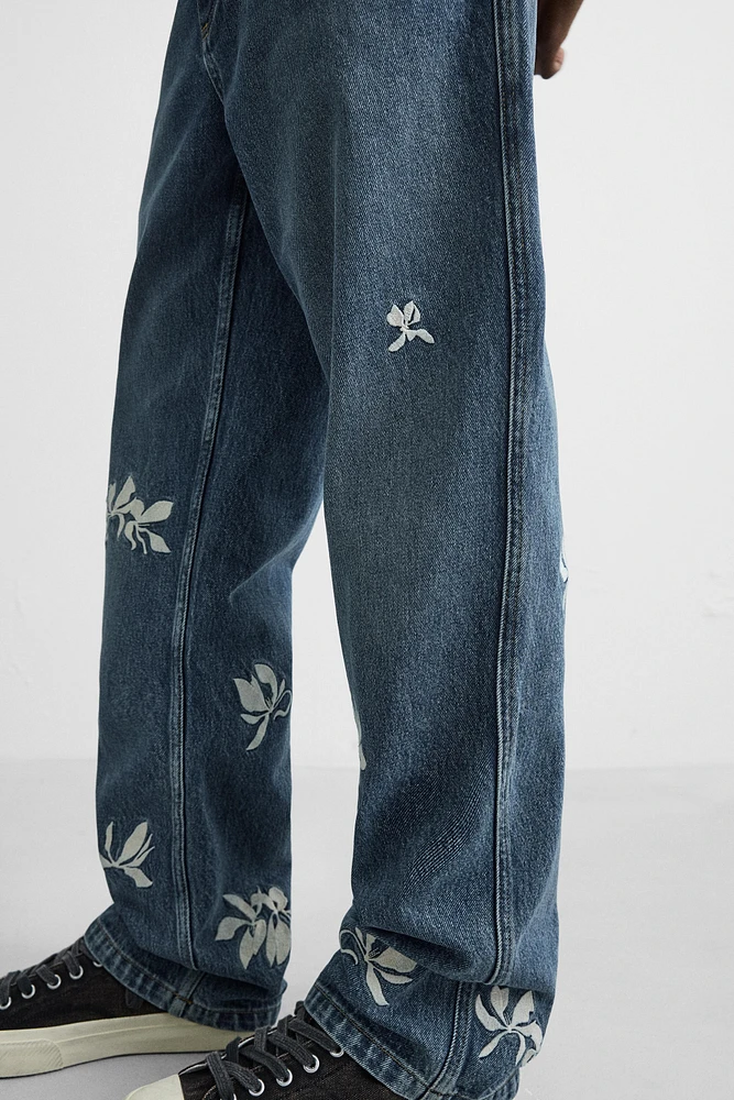 EMBROIDERED RELAXED FIT JEANS