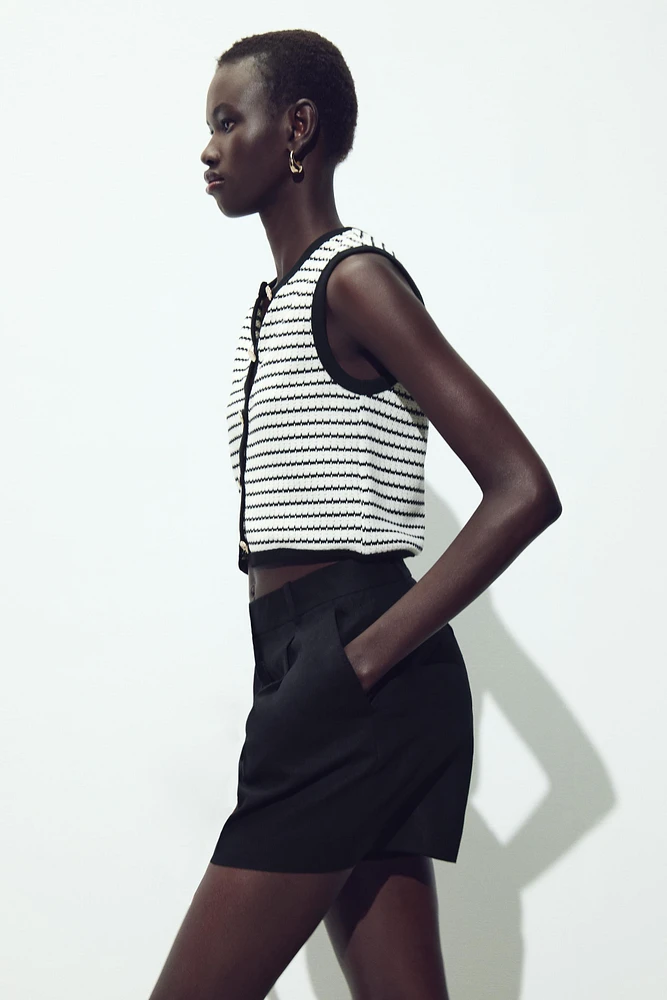 BUTTONED JACQUARD VEST TOP
