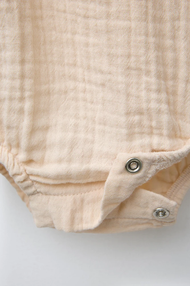 PLAIN TEXTURED ROMPER