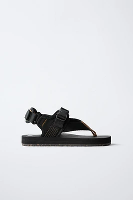 SANDALES DE BASKETS