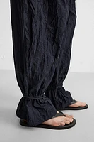 PANTALON EN COTON À EFFET PLISSÉ