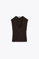 TEXTURED V-NECK TOP