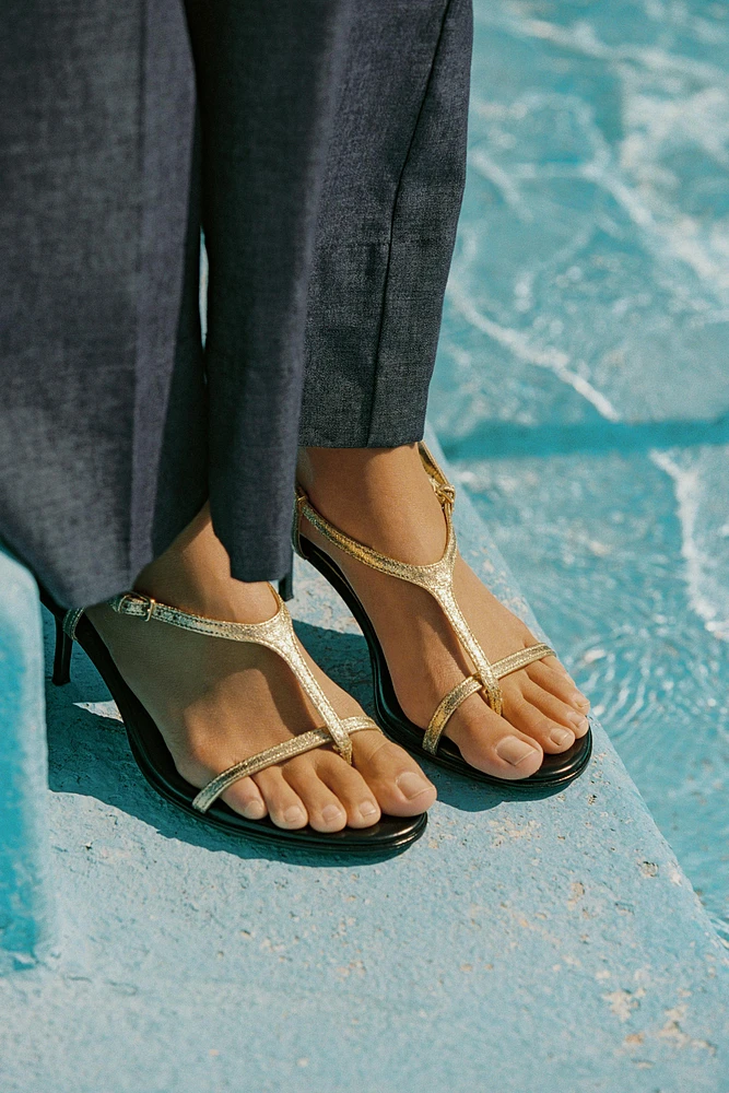 SANDALES À EFFET MÉTALLISÉ ET BRIDES