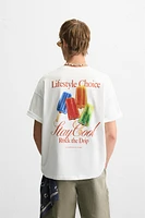 T-SHIRT IMPRIMÉ EN MATIÈRES VARIÉES