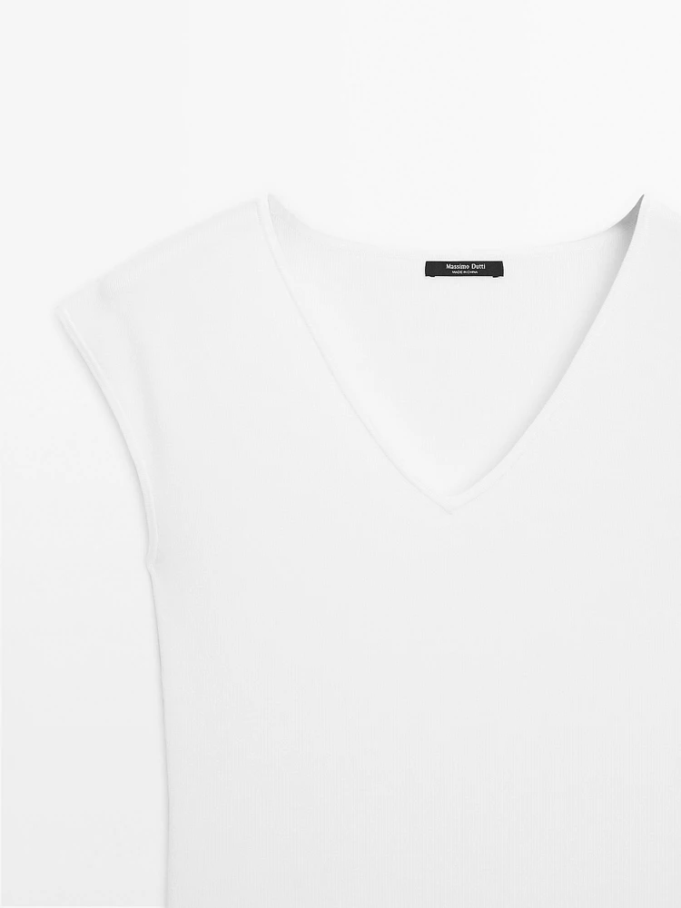 Long contrast V-neck dress