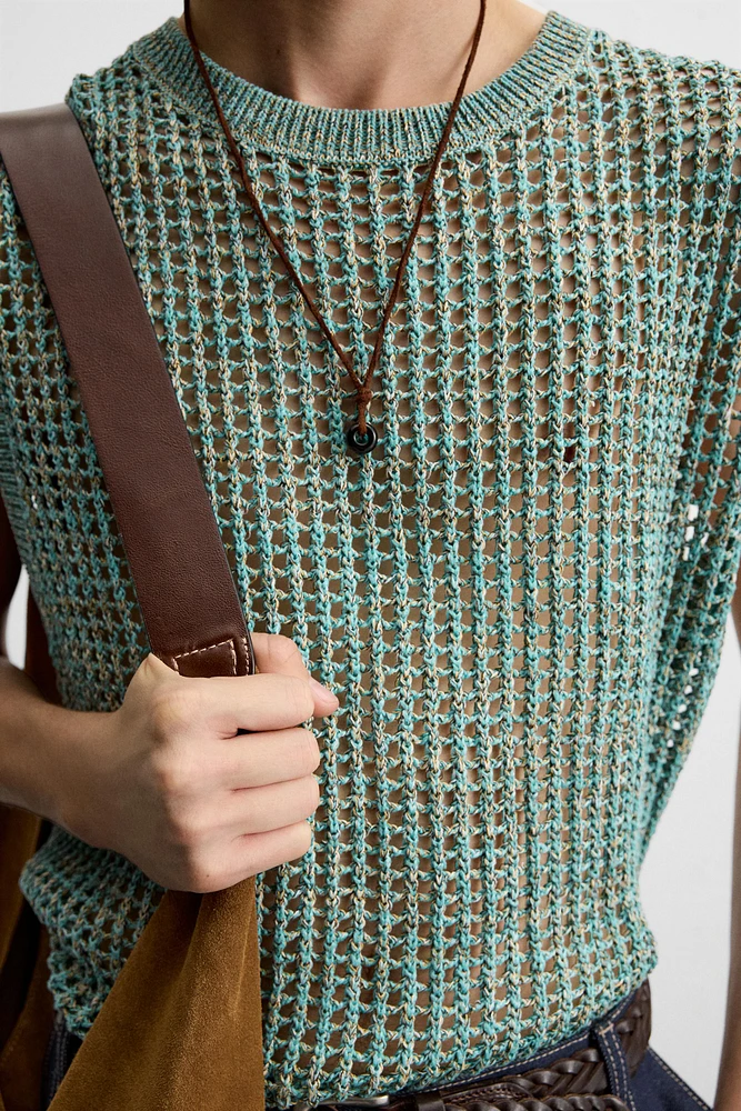 GILET SANS MANCHES EN MAILLE AJOURÉE