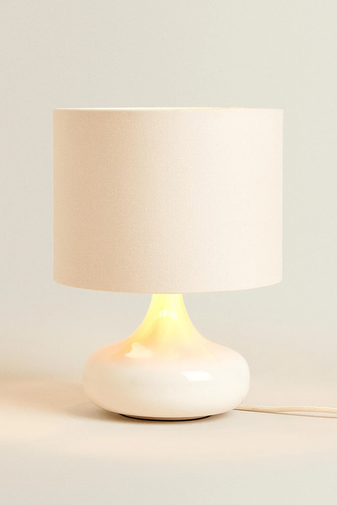 SMALL CERAMIC BASE TABLE LAMP