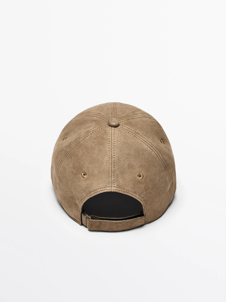 Casquette en cuir et en daim