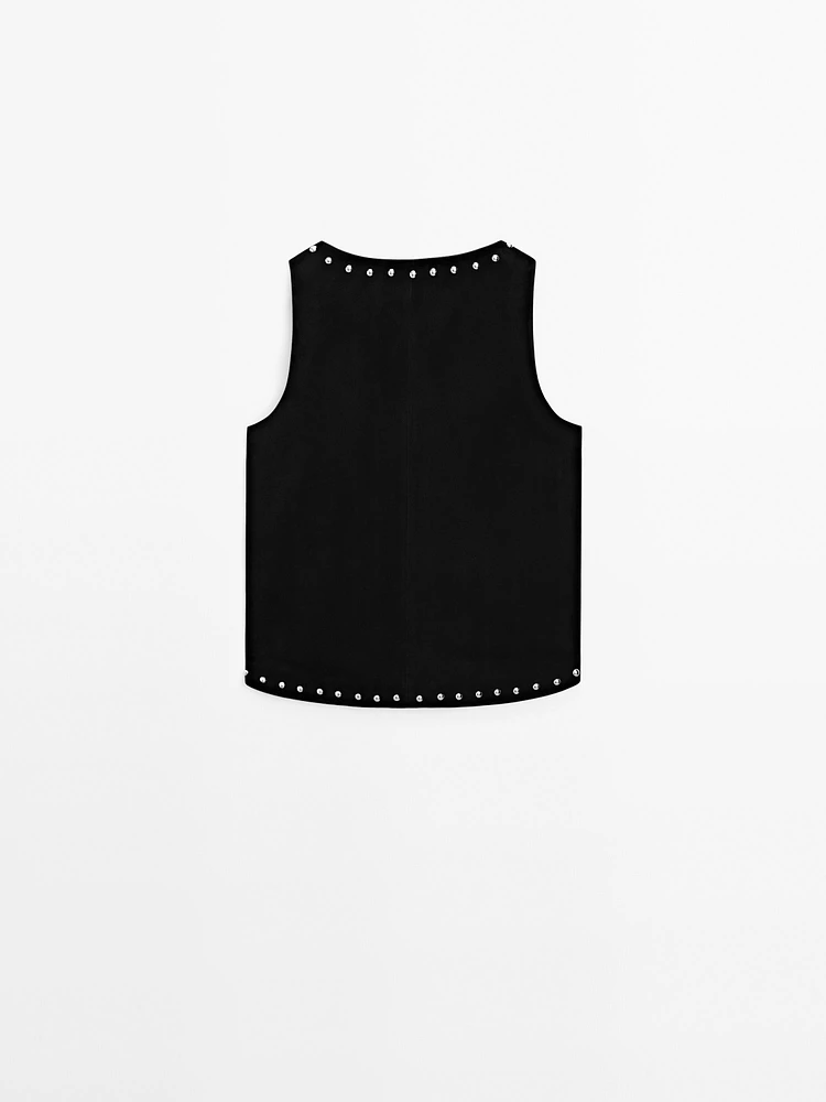 Top en cuir et daim à clous