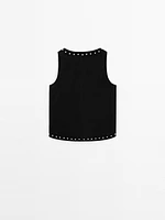 Top en cuir et daim à clous