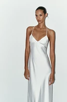 ROBE MI-LONGUE SATINÉE BRIDES DOS