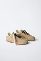 TENNIS EN CUIR À LACETS