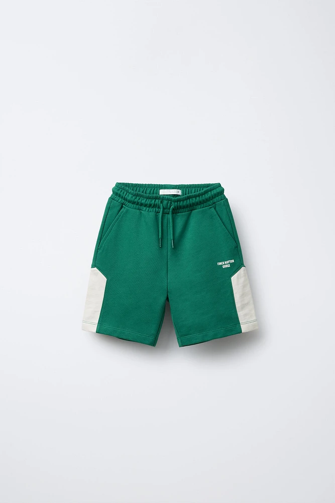 ENSEMBLE DE JOGGING T-SHIRT ET BERMUDA LISERÉS