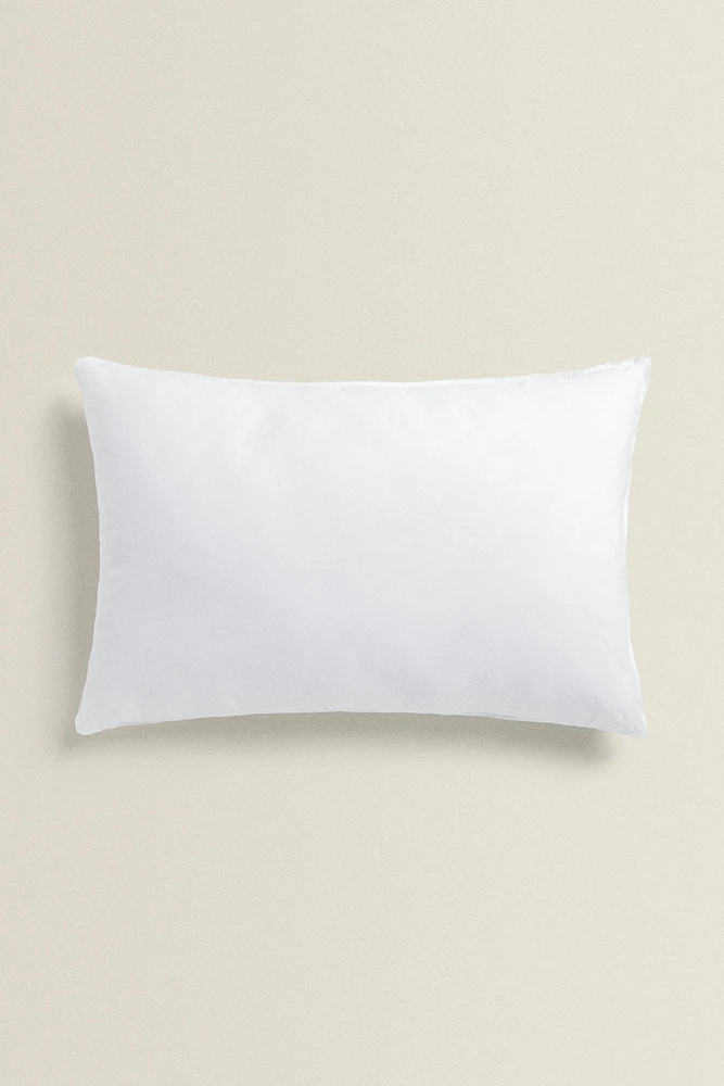 COUSSIN DE GARNISSAGE FIBRE TOUCHER DOUX