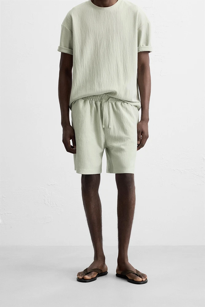 TEXTURED JOGGER SHORTS
