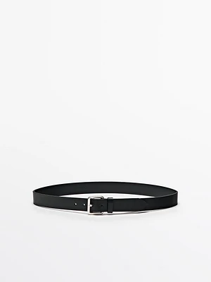 Leather belt with metallic buckle