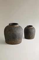 DISTRESSED TEXTURE CERAMIC VASE