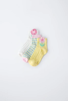 LOT DE TROIS PAIRES CHAUSSETTES FLEURIES