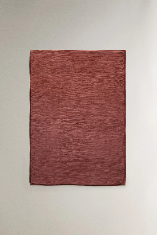 CHILDREN’S REVERSIBLE COZY BLANKET