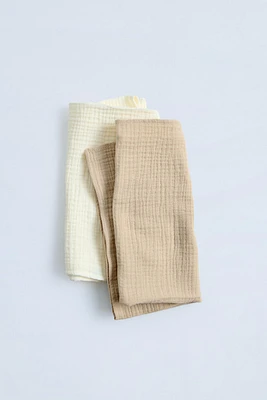 TWO-PACK OF BASIC MUSLIN SWADDLES