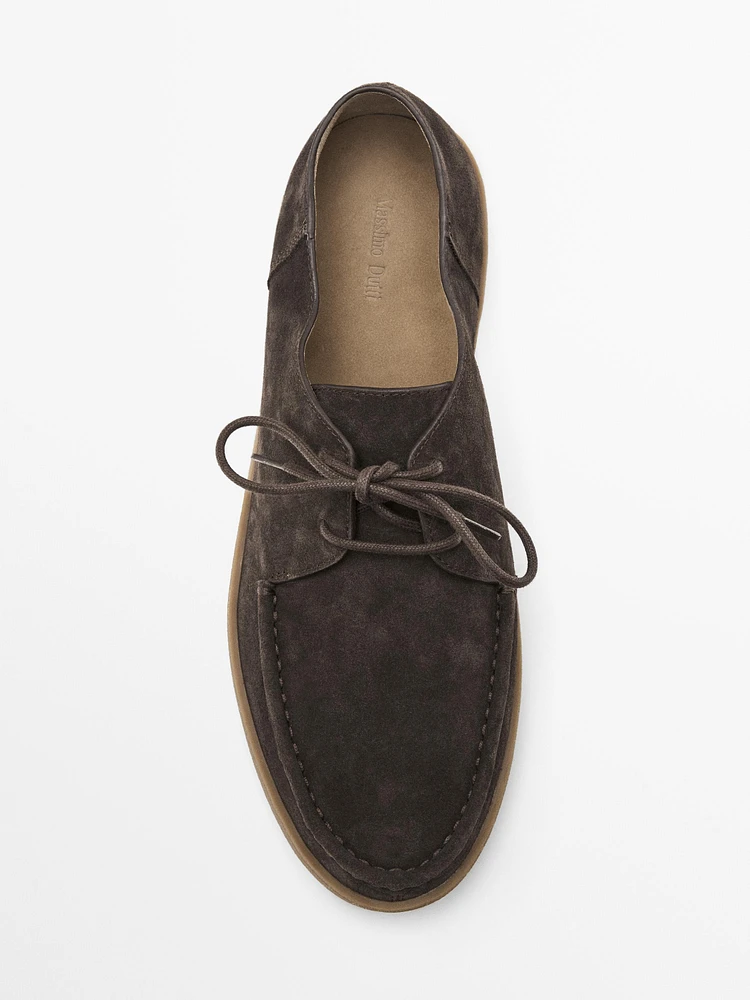 Chaussures en croûte de cuir avec ganse