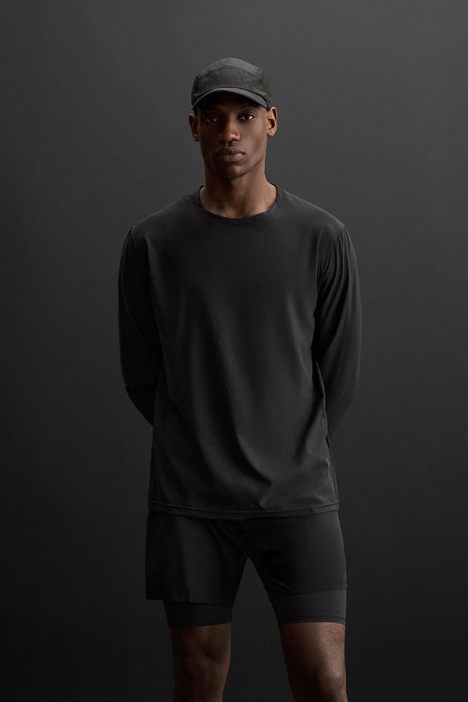 LONG SLEEVE PERFORATED T-SHIRT