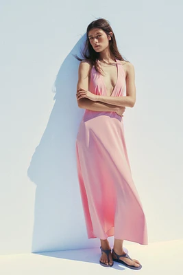 ROBE MI-LONGUE AVEC ENCOLURE AMÉRICAINE