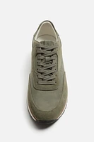 CASUAL SNEAKERS