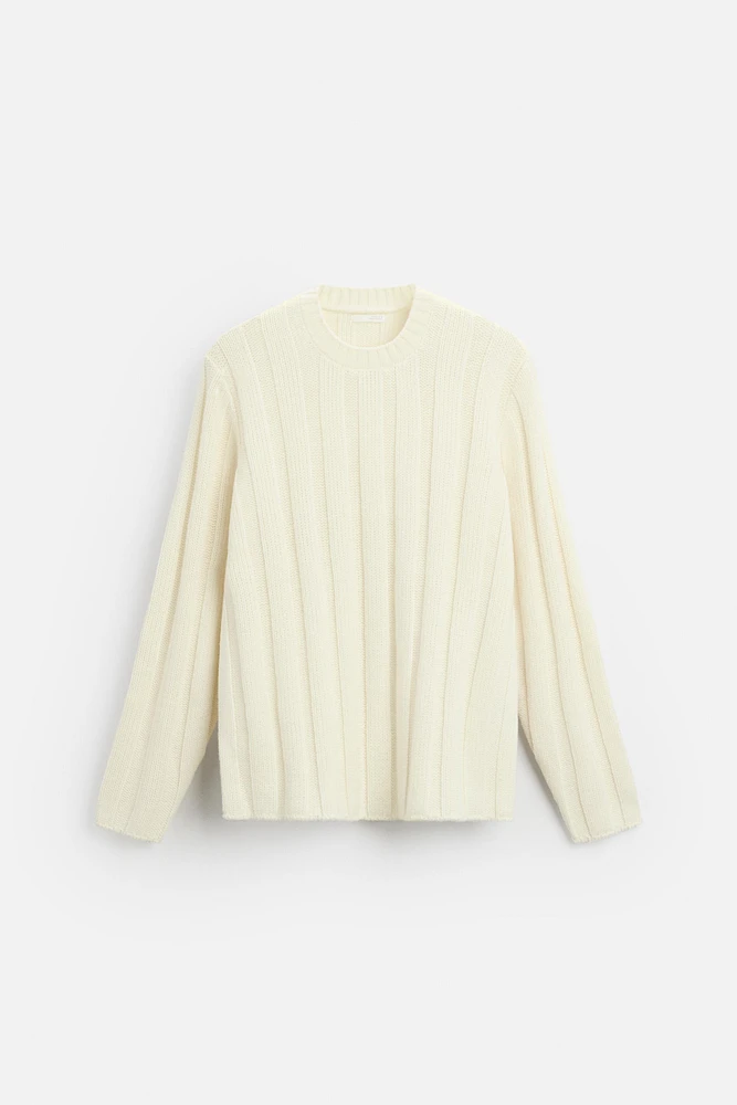 RIBBED TEXTURED SWEATER