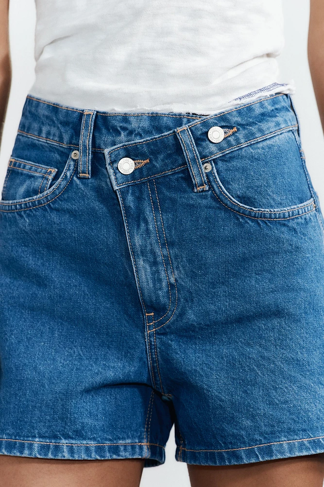 BERMUDA EN JEAN TRF COUPE MOM TAILLE HAUTE CROISÉE