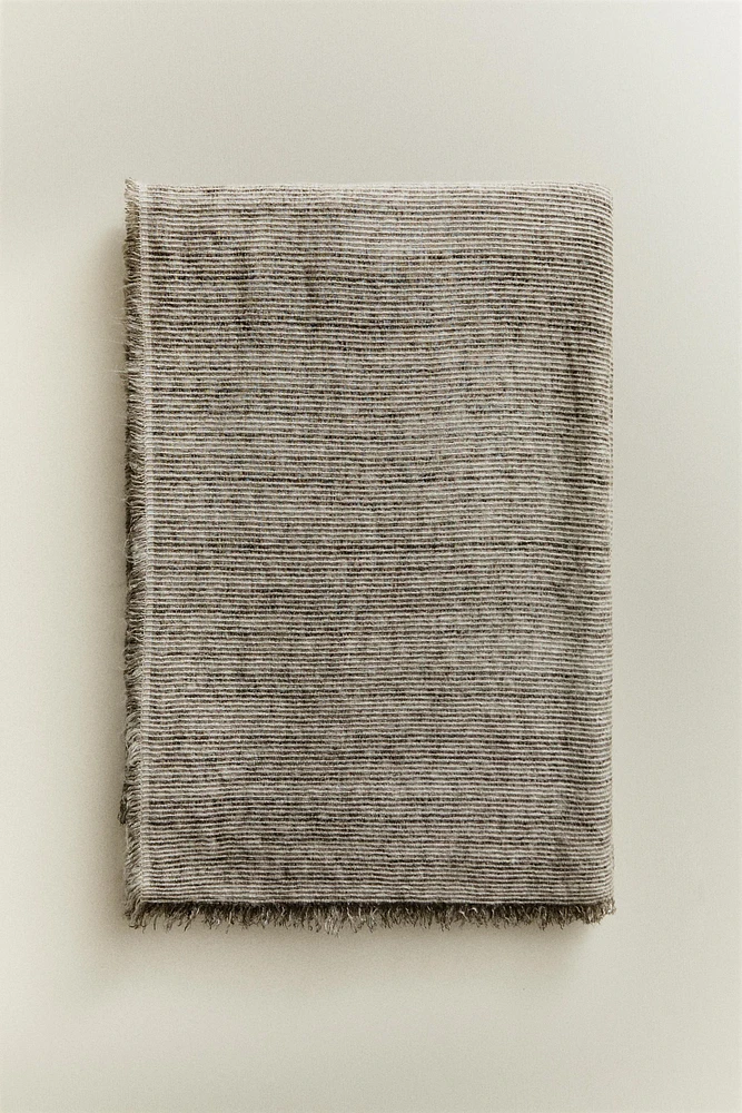 THIN SOFT FRINGED BLANKET