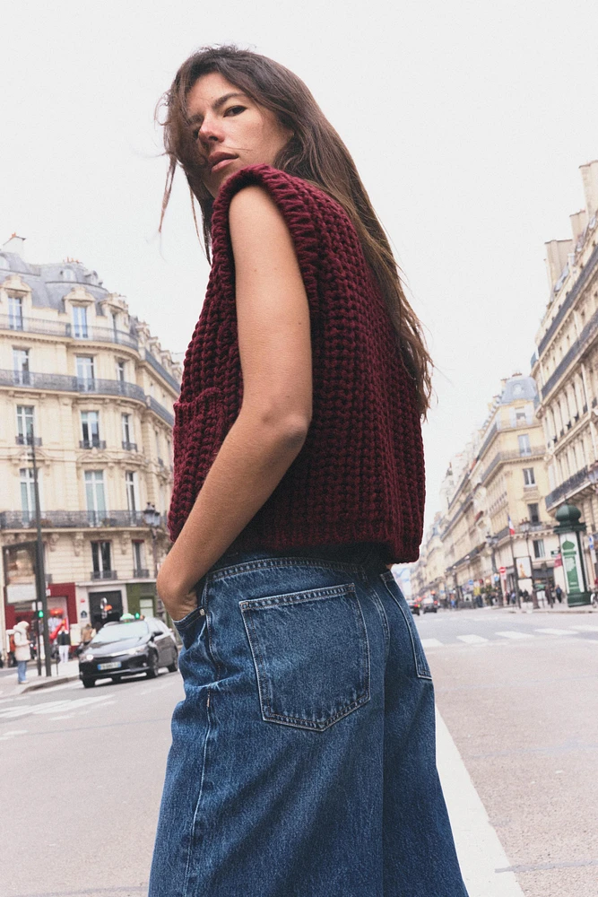 CHUNKY KNIT SWEATER VEST