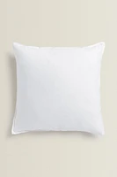 COUSSIN DE GARNISSAGE FIBRE TOUCHER DOUX