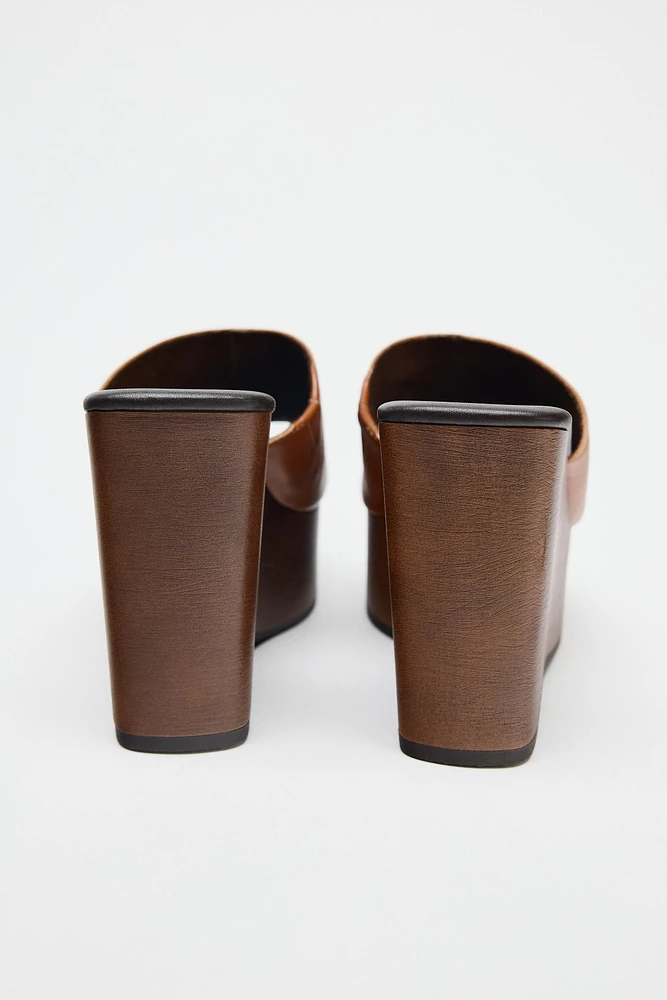 LEATHER WEDGE