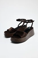 VELVET EFFECT PLATFORM SANDAL