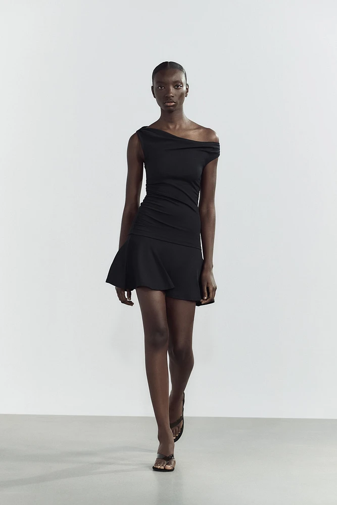 RUCHED TEXTURED DRESS