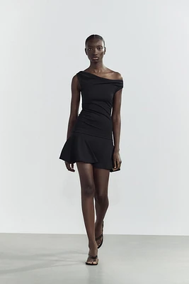 RUCHED TEXTURED DRESS
