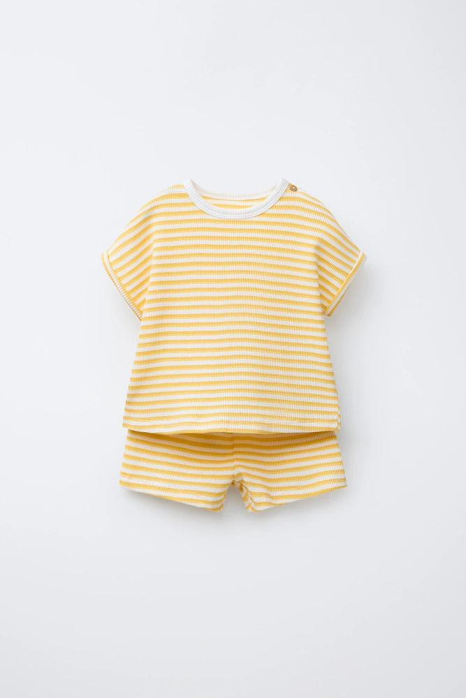 ENSEMBLE GAUFRÉ T-SHIRT ET BERMUDA RAYÉ