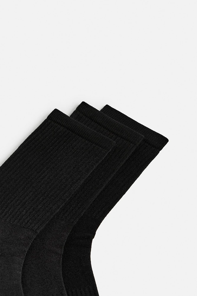 THREE-PACK OF BASIC RIBBED SOCKS