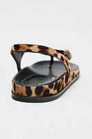 SANDALES  EN CUIR AVEC EFFET FOURRURE ET IMPRIMÉ ANIMALIER