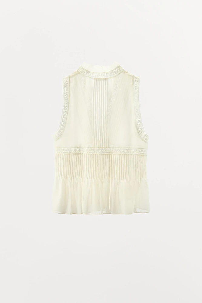 PLEATED LACE TOP