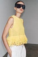 TOP EN MAILLE QUADRILLÉ À FRANGES