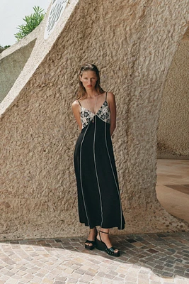 ROBE MIDI BRODÉE