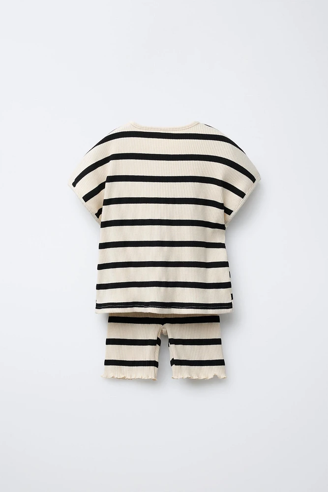 KNOT T-SHIRT AND STRIPED CYCLING LEGGINGS SET