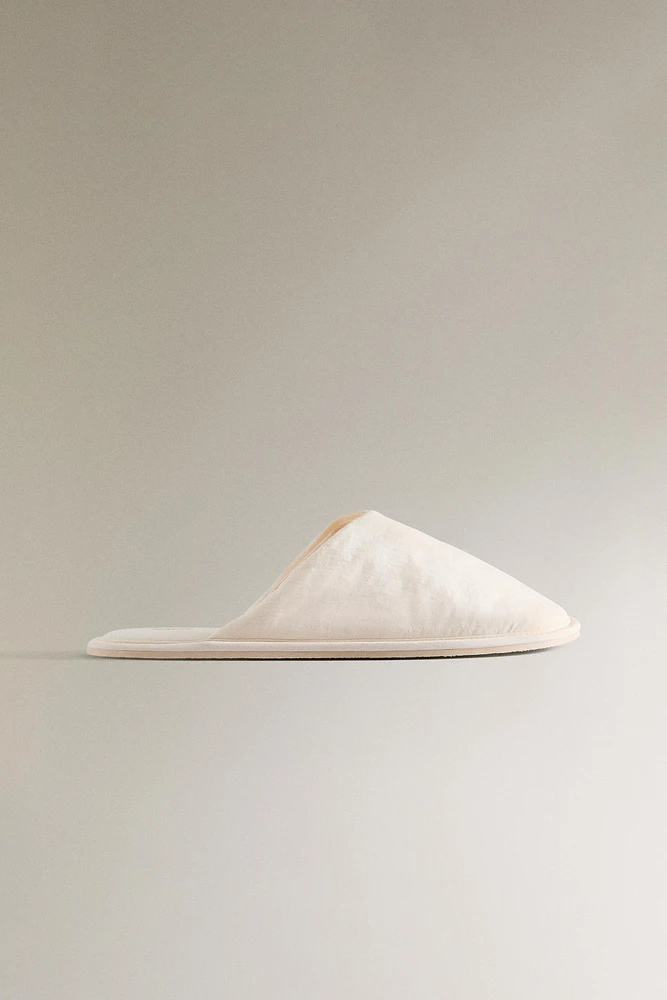CHAUSSONS ASYMÉTRIQUES TISSU TECHNIQUE