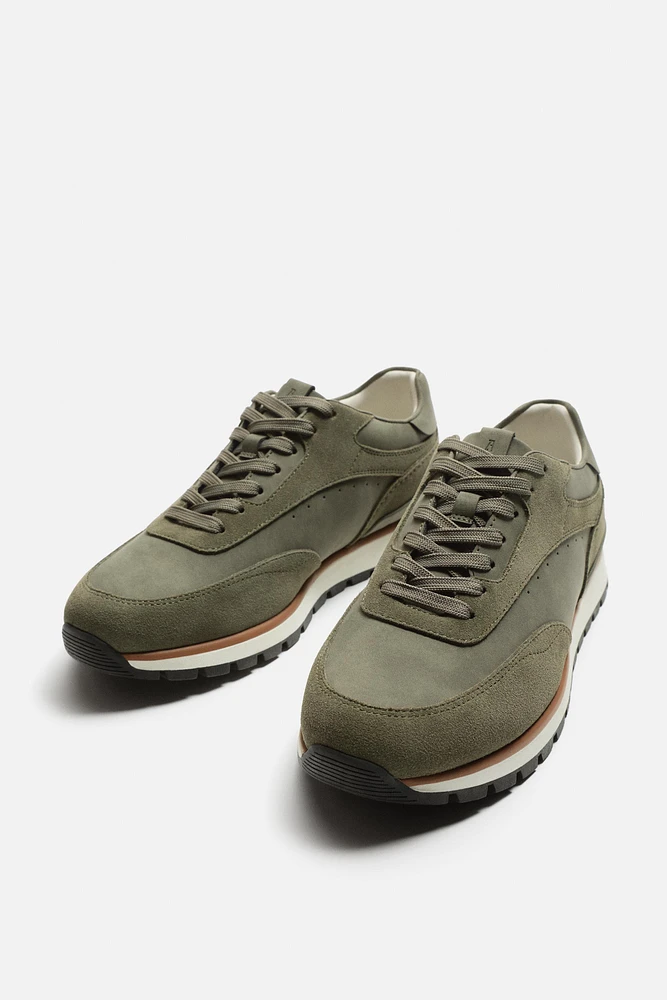 CASUAL SNEAKERS