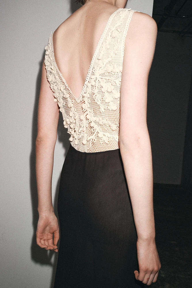 ROBE EN MATIÈRES VARIÉES STRUCTURE FANTAISIE